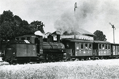 Historische Darstellung der ersten Zugfahrt am Bahnhof der Stadtgemeinde Wieselburg