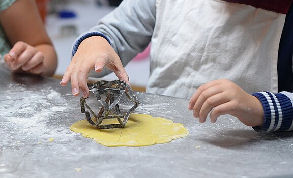 Backen_Kekse_Kinder_baking-gffecda19f_1280.jpg 